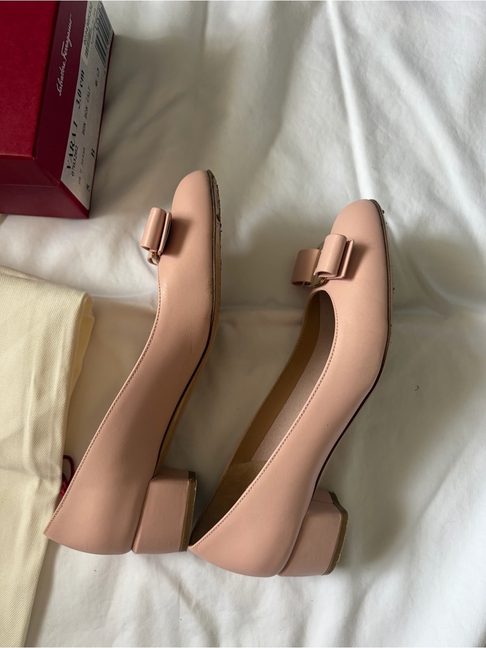 Salvatore Ferragamo Vara Low Heel Pumps, Size 5 - Picture 6 of 9